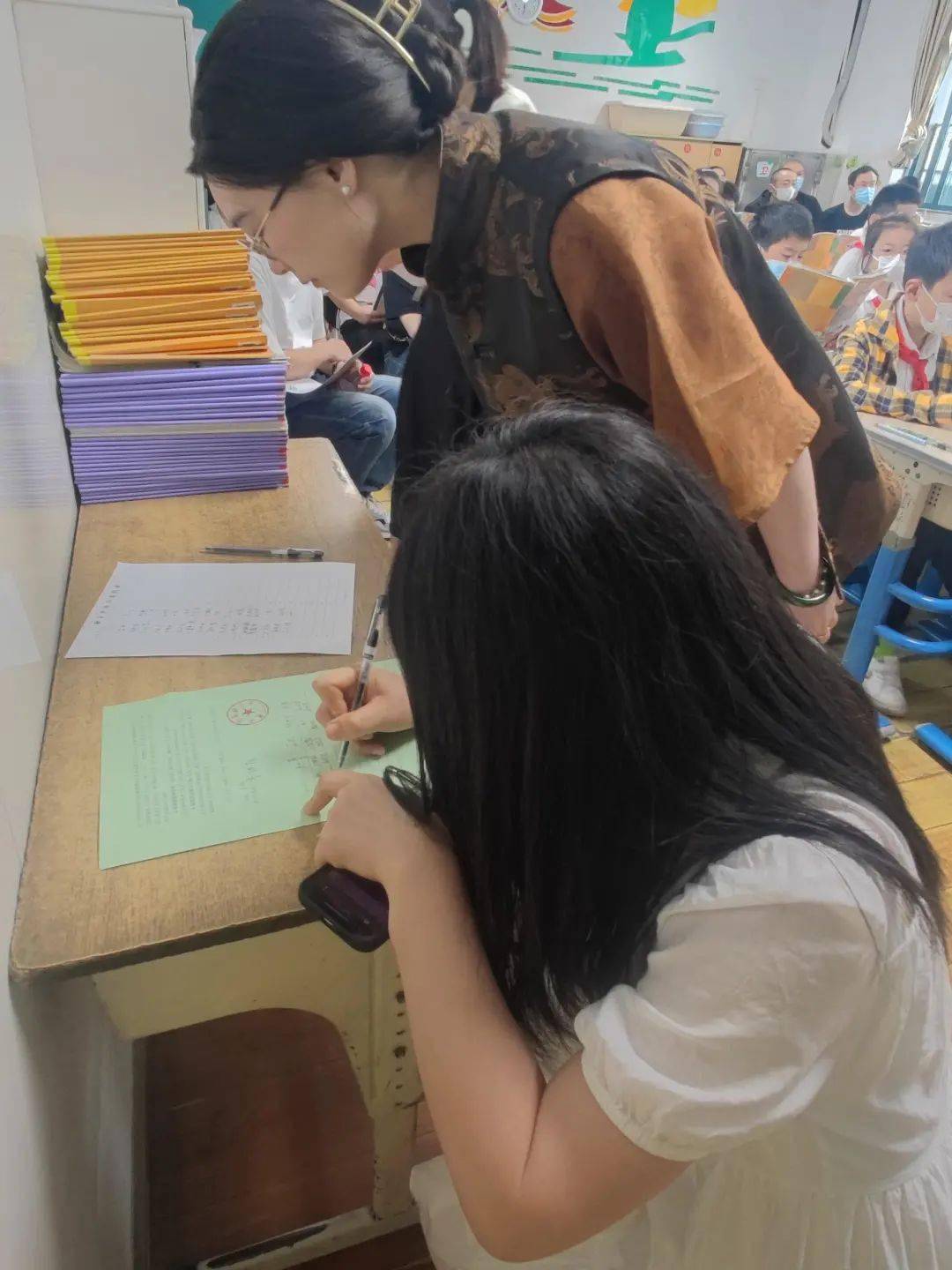 kaiyun开云娱乐 -关于浙江稠州训练开放日，赛前防线松动引观众欢呼，社区盾在即，医务组通报恢复的信息